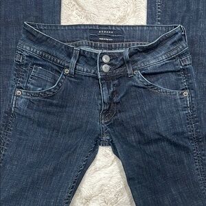 Hudson women’s denim Jeans size 27
Premium made in USA dark wash 5 pocket style